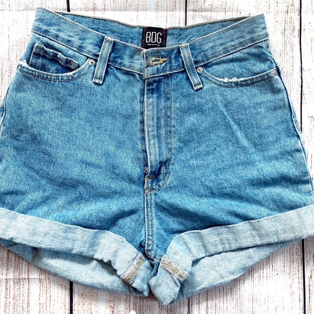 BDG MOM SHORTS BY URBAN OUTFITTERS